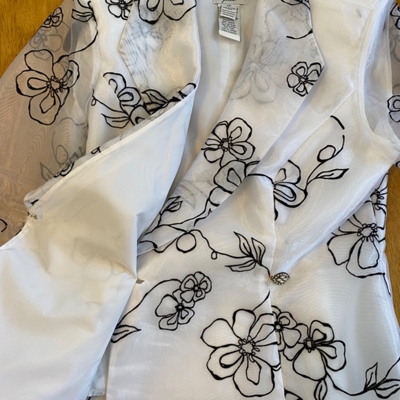 Sheer-Sleeved Women’s Blazer - Picture 6 of 8